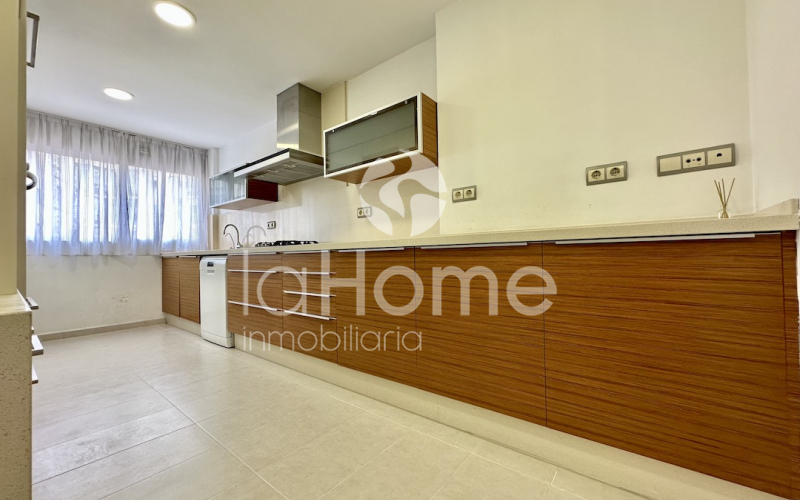 APARTMENT FOR RENT IN THE CENTER OF VALENCIA